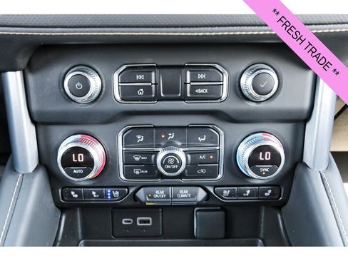Used 2023 GMC Yukon SLT w/ SLT Luxury Package RWD image 26