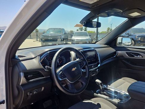 Used 2023 Chevrolet Traverse LT FWD image 10