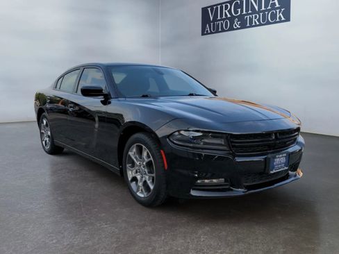 Used 2017 Dodge Charger SXT image 5