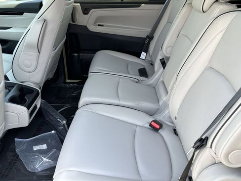 New 2026 Honda Odyssey Touring image 9