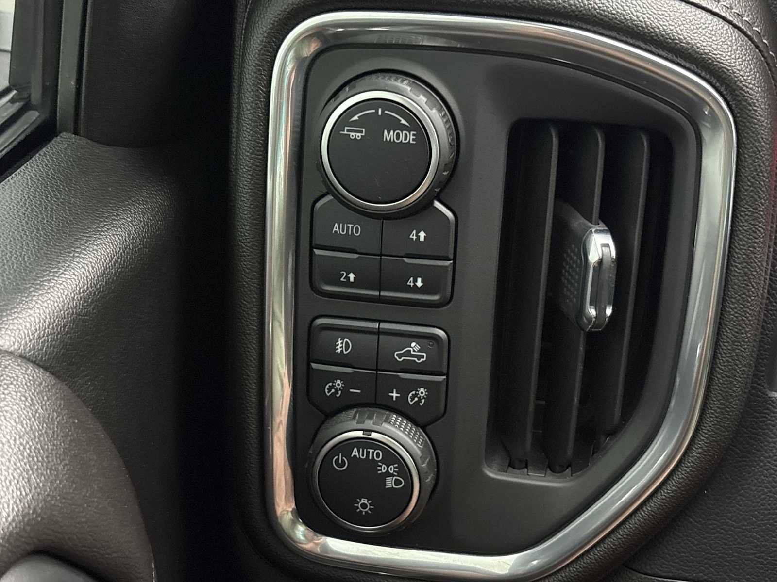 Used 2022 Chevrolet Silverado 1500 RST AWD/4WD image 33