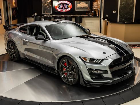 Used 2020 Ford Mustang Shelby GT500 w/ Carbon Fiber Track Pack RWD image 10