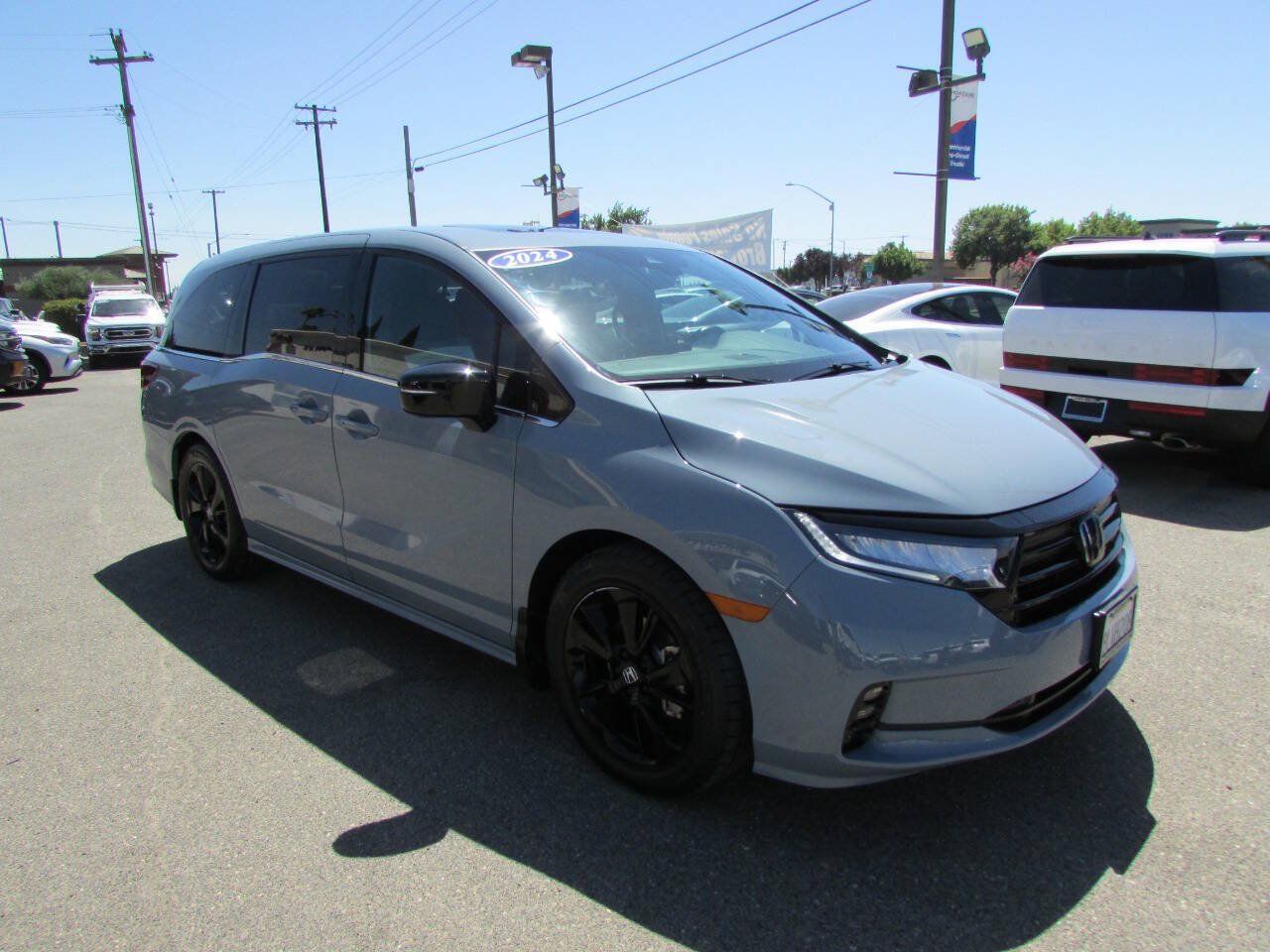 Used 2024 Honda Odyssey Sport image 2