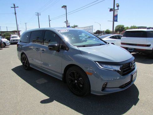 Used 2024 Honda Odyssey Sport image 2