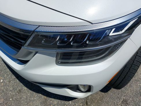 Used 2021 Kia Seltos SX w/ SX Sunroof Package AWD/4WD image 34