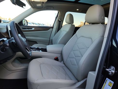 New 2026 Volkswagen Atlas SE image 13