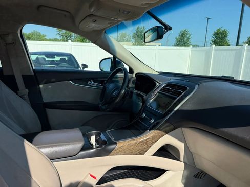 Used 2018 Lincoln MKX Select w/ Select Plus Package AWD/4WD image 22