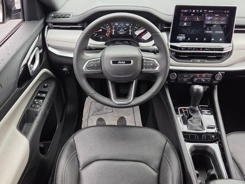 Used 2025 Jeep Compass Limited AWD/4WD image 7