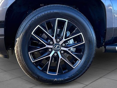 Used 2024 Lexus GX 550 image 10