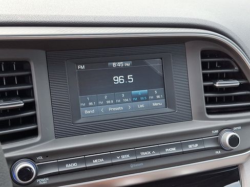 Used 2019 Hyundai Elantra SE FWD image 18