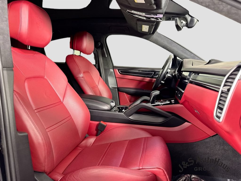 Used 2022 Porsche Cayenne GTS AWD/4WD image 36