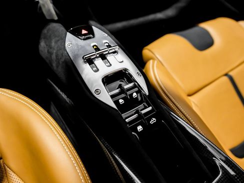 Used 2022 Ferrari SF90 Spider image 19