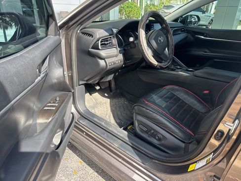 Used 2023 Toyota Camry SE w/ Convenience Package image 4