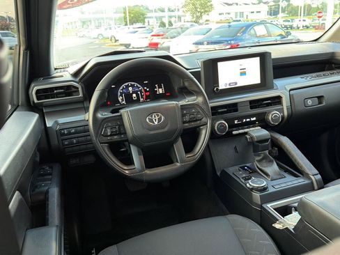 Certified 2024 Toyota Tacoma SR5 AWD/4WD image 18