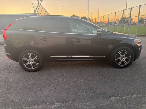 Used 2015 Volvo XC60 T6 w/ Proximity Package AWD/4WD image 9