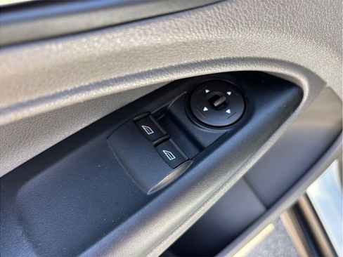 Used 2019 Ford Transit Connect XLT image 17