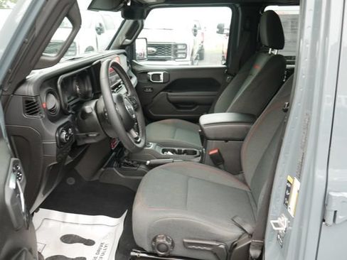 Used 2025 Jeep Gladiator Rubicon w/ Safety Group AWD/4WD image 2