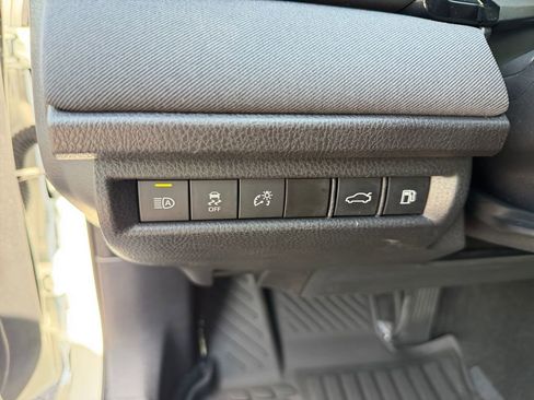 Used 2025 Toyota Camry LE image 31