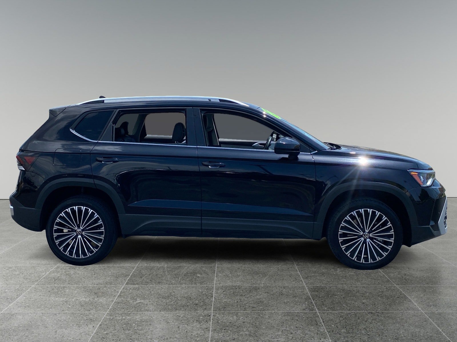 Used 2025 Volkswagen Taos SE FWD image 6