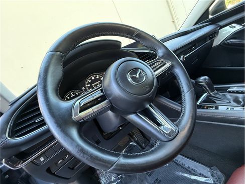 Used 2022 MAZDA MAZDA3 s FWD image 9