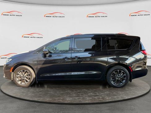 Used 2021 Chrysler Pacifica Touring w/ Cold Weather Group AWD/4WD image 7