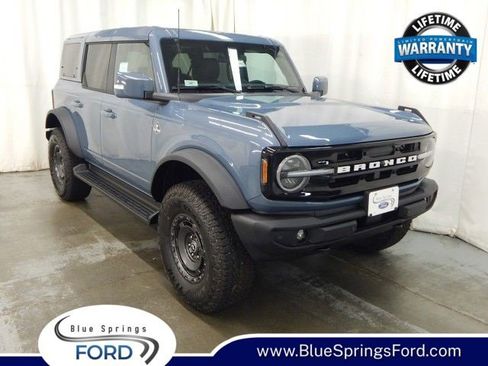 New 2025 Ford Bronco Outer Banks w/ Sasquatch Package image 1