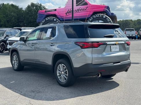 Used 2023 Chevrolet Traverse LT FWD image 5