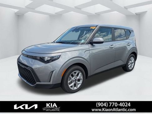 Used 2025 Kia Soul LX w/ LX Technology Package FWD image 7