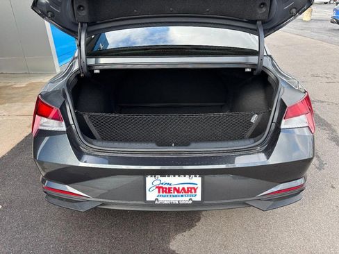 Used 2023 Hyundai Elantra SE image 4