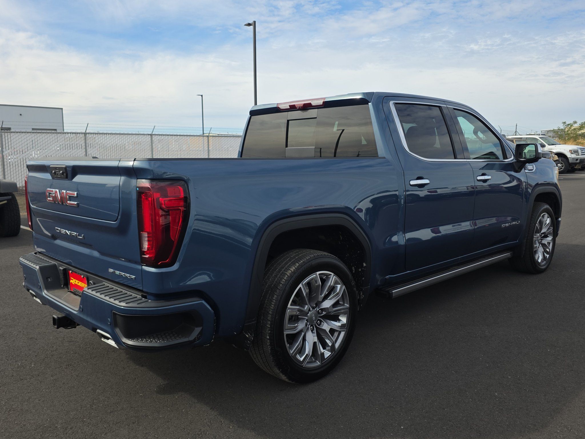 Used 2025 GMC Sierra 1500 Denali w/ Denali Reserve Package AWD/4WD image 8