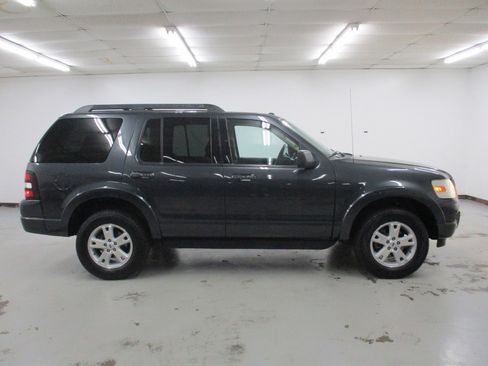 Used 2010 Ford Explorer XLT image 9