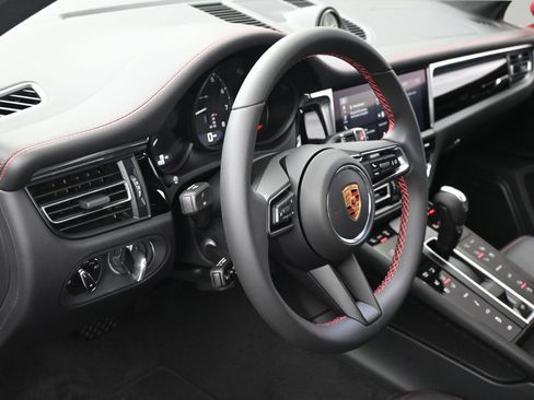 New 2026 Porsche Macan AWD/4WD image 5