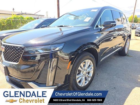 Used 2025 Cadillac XT6 Luxury FWD image 2