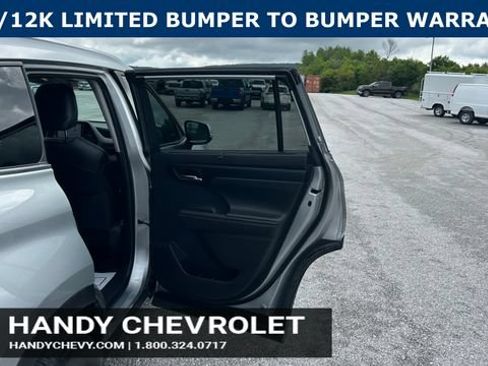 Used 2021 Toyota Highlander XLE AWD/4WD image 43