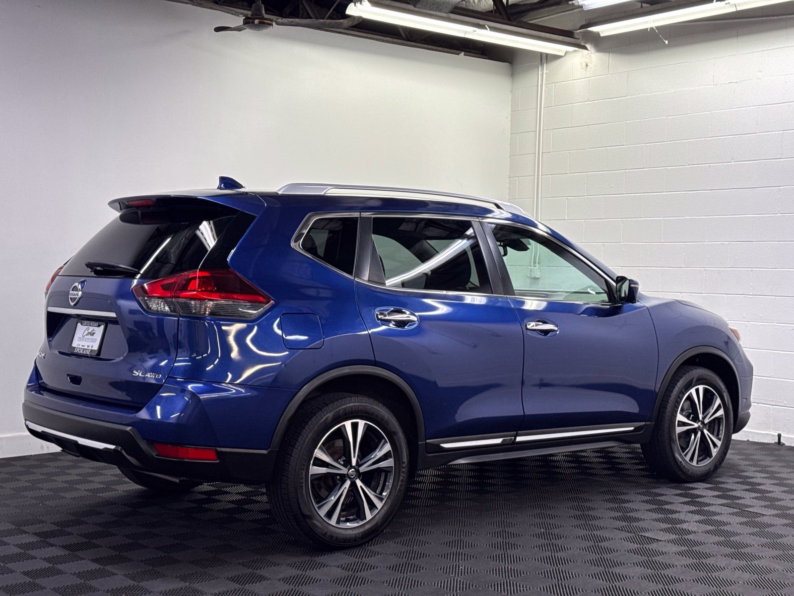 Used 2018 Nissan Rogue SL AWD/4WD image 2