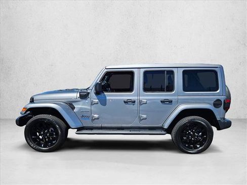 Used 2021 Jeep Wrangler Unlimited Sahara w/ Cold Weather Group AWD/4WD image 9