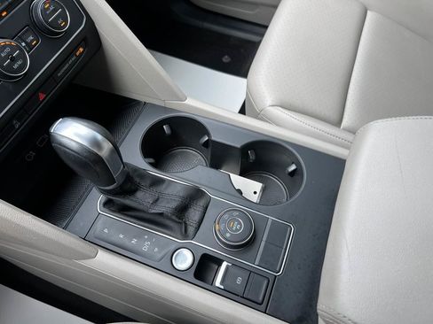 Used 2018 Volkswagen Atlas SE w/ R-Line Package image 27