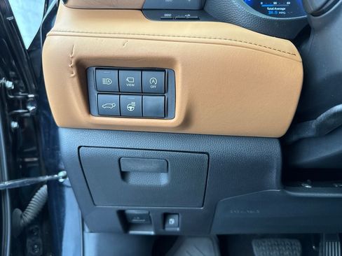 Used 2023 Toyota Highlander Platinum AWD/4WD image 34