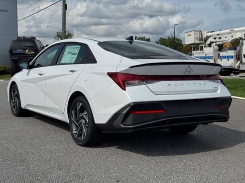 Certified 2025 Hyundai Elantra SEL FWD image 3