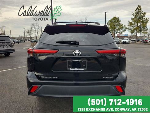Used 2023 Toyota Highlander XLE image 6