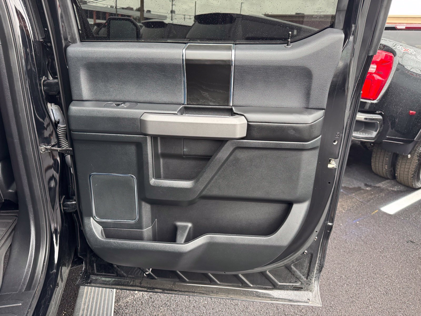 Used 2018 Ford F150 Platinum w/ Equipment Group 701A Luxury AWD/4WD image 30