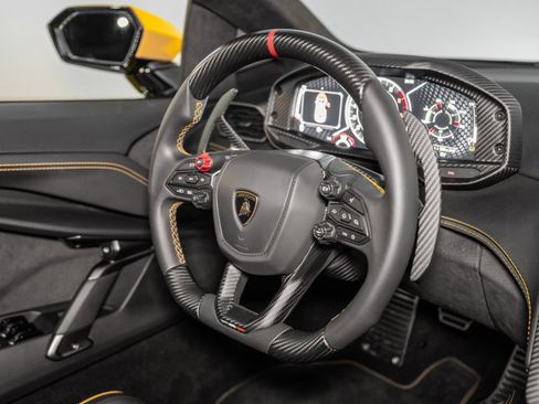 Used 2024 Lamborghini Revuelto image 31