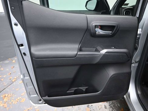 Used 2023 Toyota Tacoma TRD Off-Road image 16