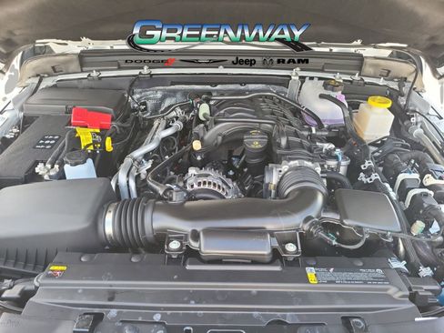 Used 2025 Jeep Gladiator Sport AWD/4WD image 9