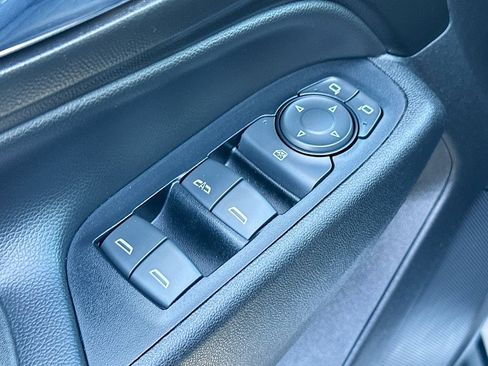 Used 2019 Chevrolet Equinox LT w/ Sun & Navigation Package image 18