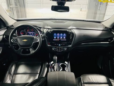 Used 2020 Chevrolet Traverse LT w/ LT Premium Package FWD image 4