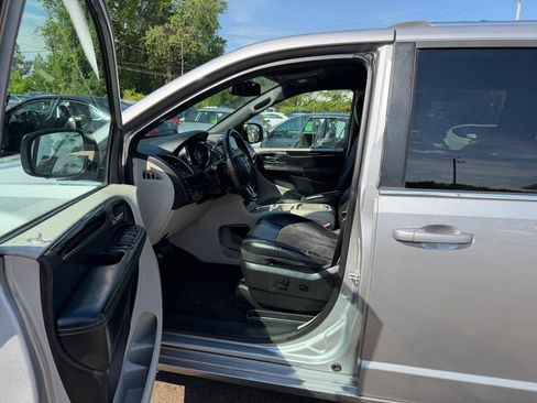 Used 2018 Dodge Grand Caravan SXT FWD image 14