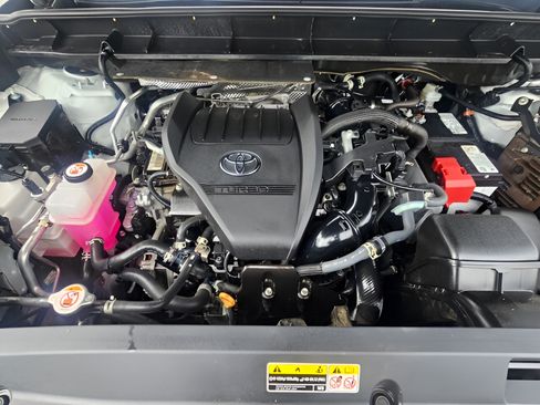 Used 2023 Toyota Highlander LE AWD/4WD image 25