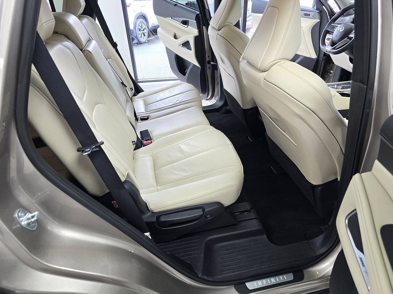 Used 2024 INFINITI QX60 Luxe w/ Performance Audio Package AWD/4WD image 30