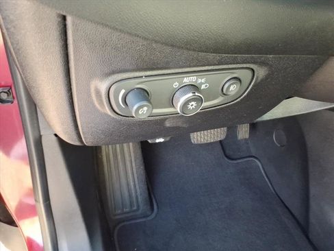 Used 2018 Chevrolet Equinox Premier image 25